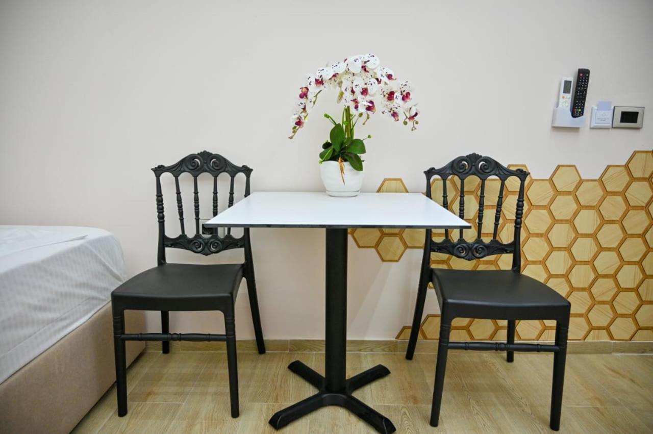 Andi Apartments Durres Bagian luar foto