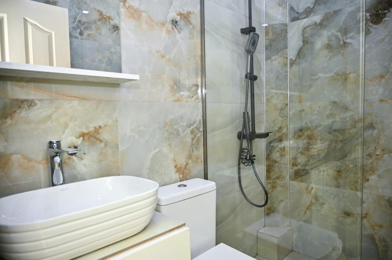 Andi Apartments Durres Bagian luar foto