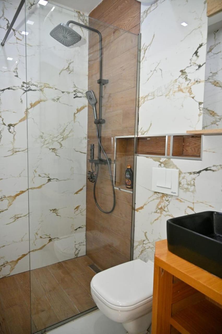 Andi Apartments Durres Bagian luar foto