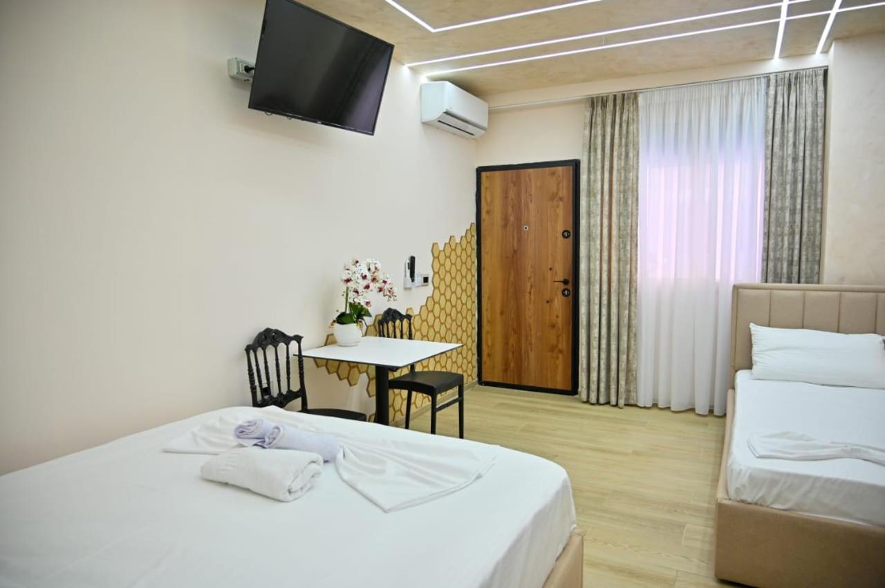 Andi Apartments Durres Bagian luar foto