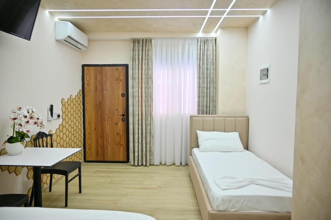 Andi Apartments Durres Bagian luar foto