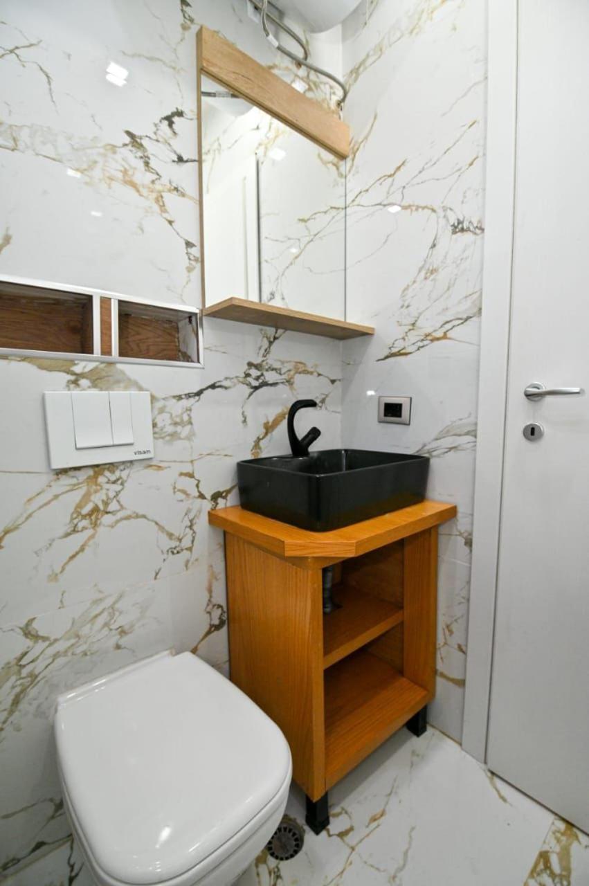 Andi Apartments Durres Bagian luar foto