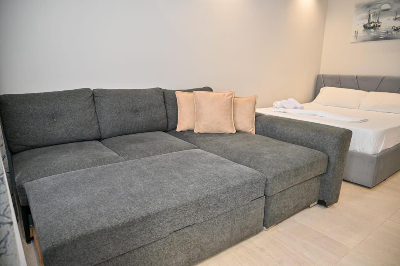 Andi Apartments Durres Bagian luar foto