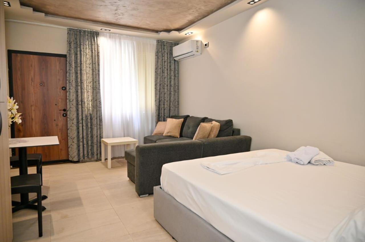 Andi Apartments Durres Bagian luar foto