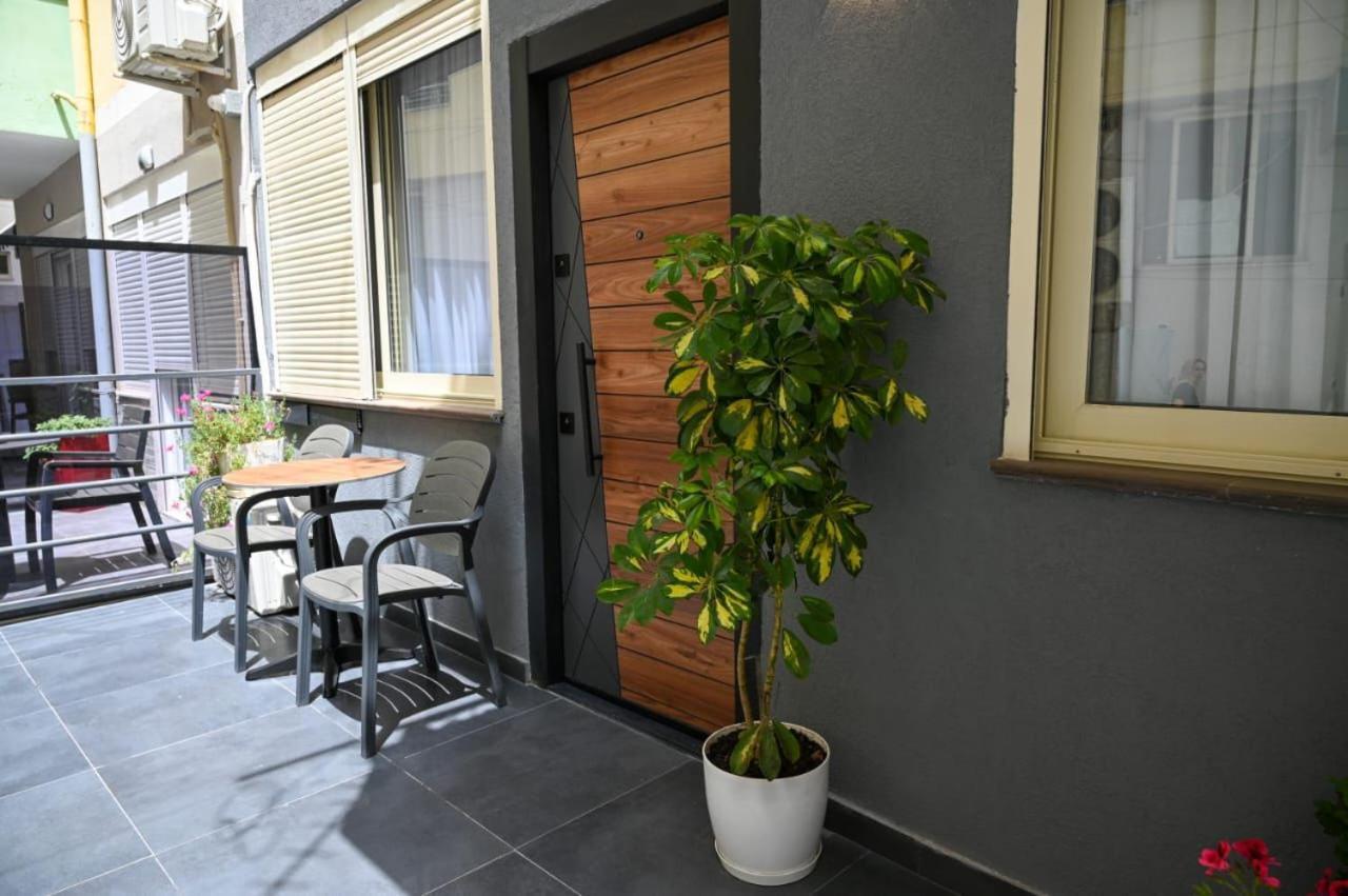Andi Apartments Durres Bagian luar foto