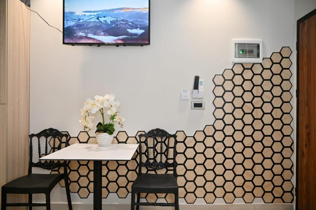 Andi Apartments Durres Bagian luar foto