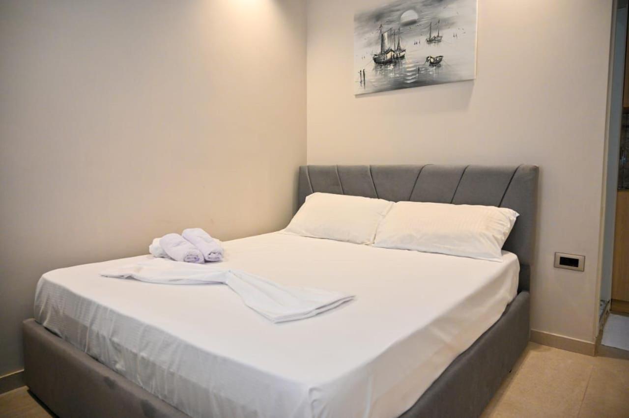 Andi Apartments Durres Bagian luar foto