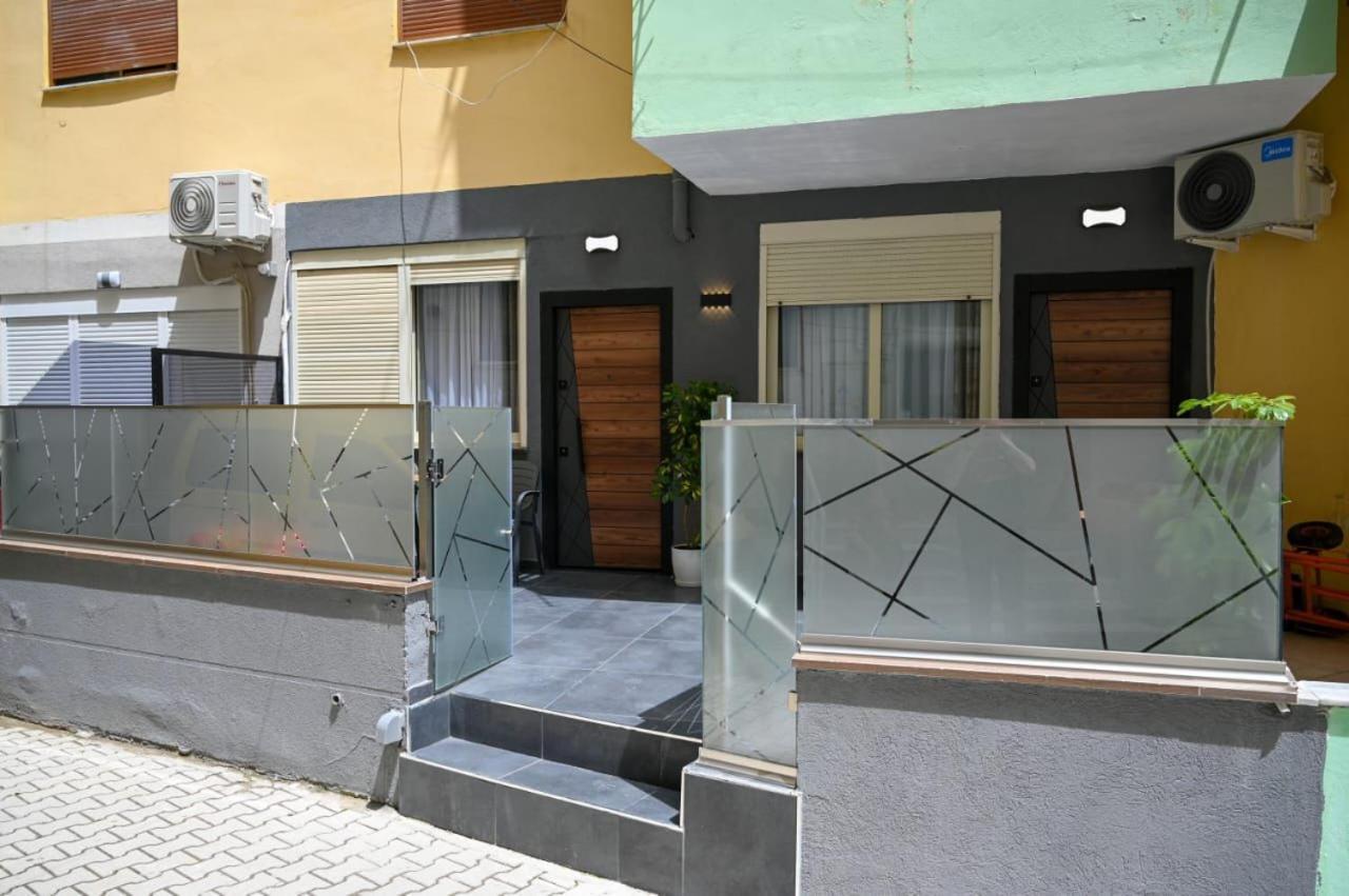 Andi Apartments Durres Bagian luar foto