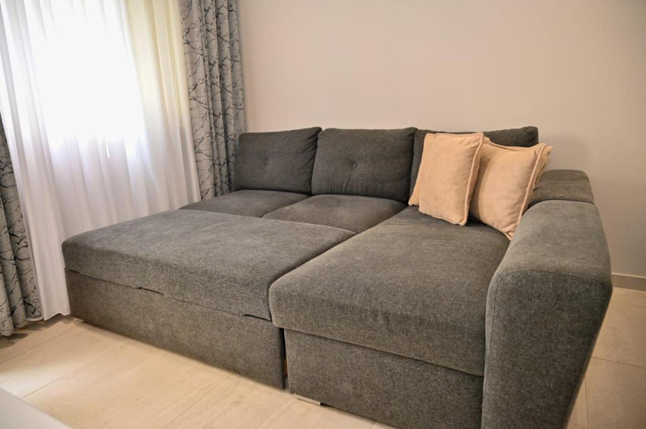 Andi Apartments Durres Bagian luar foto